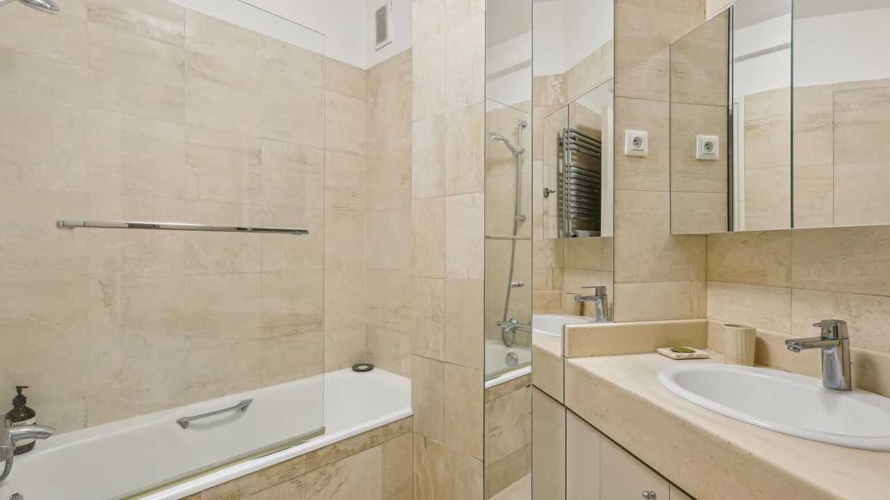 Photo of Bathroom in Quartier de l'Ecole-Militaire