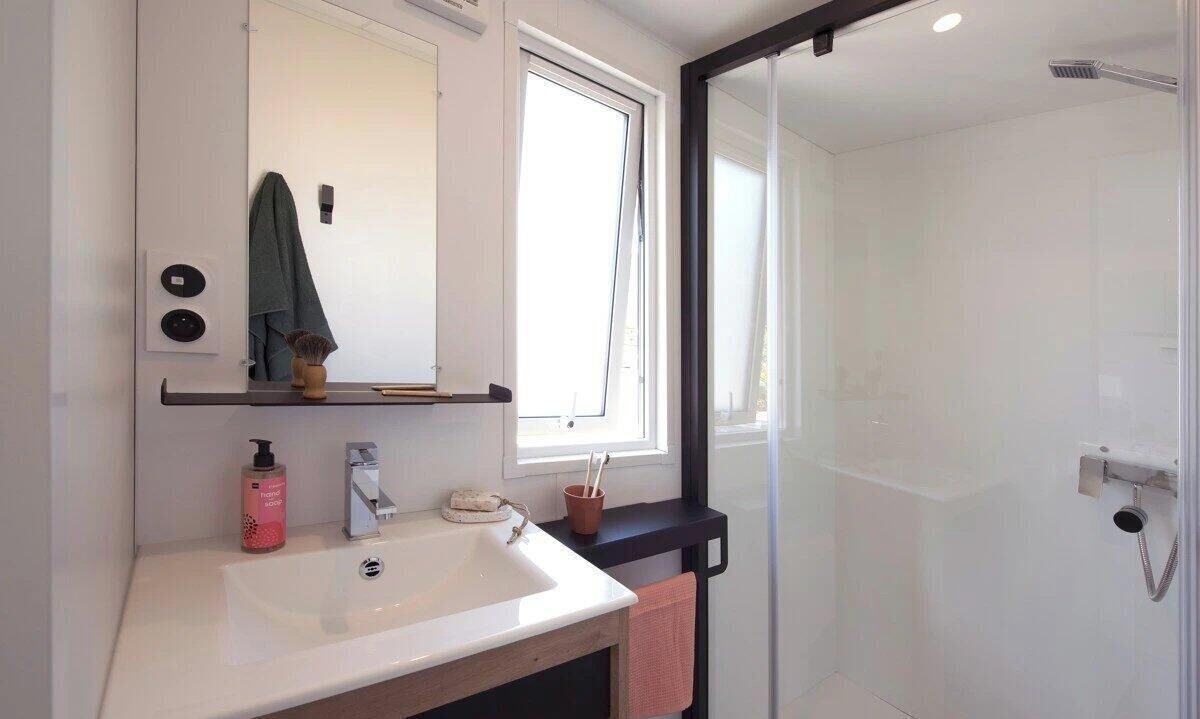 Photo of Bathroom in Louvie Juzon