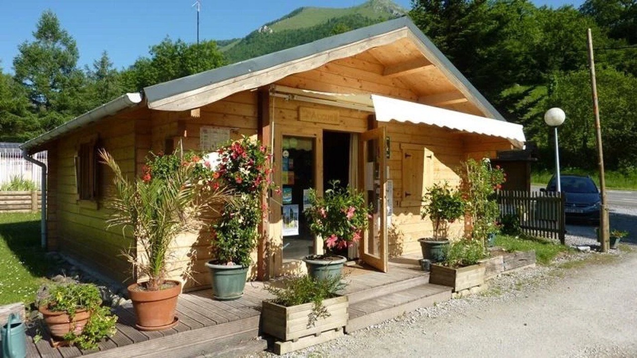 Photo of Outdoor in Louvie Juzon
