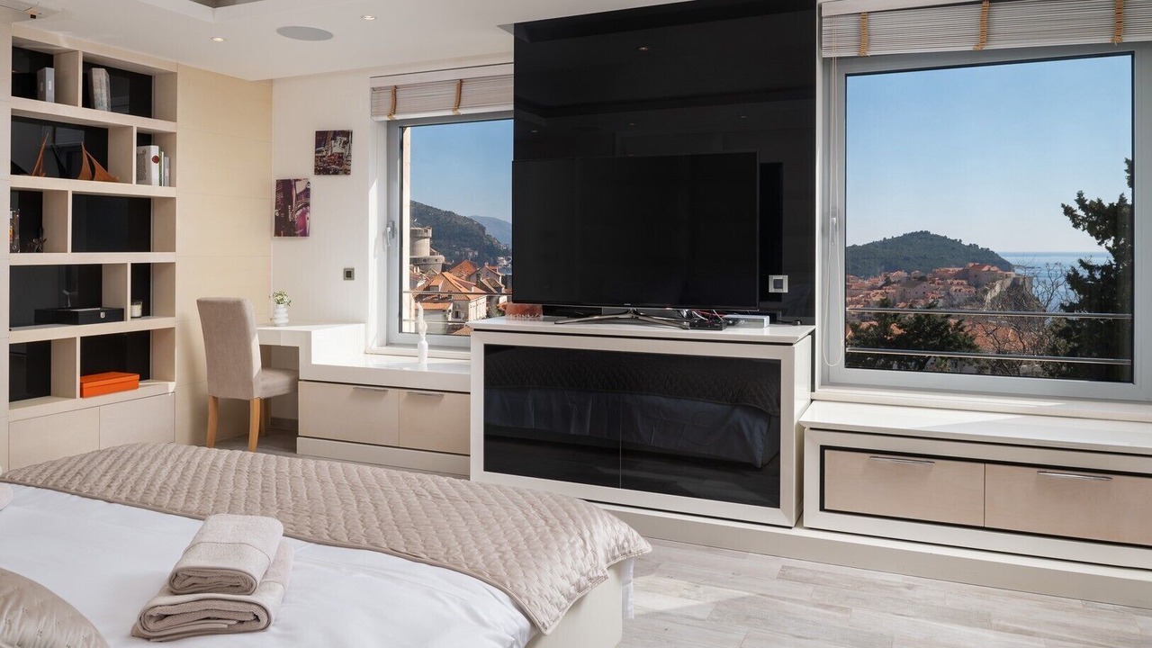 Photo of Bedroom in Pile