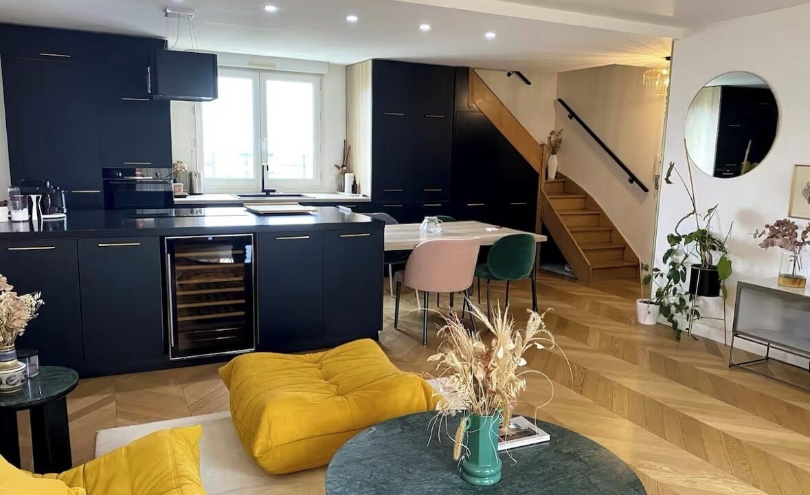 Photo of Livingroom in Yves Farge - Le Fleuve