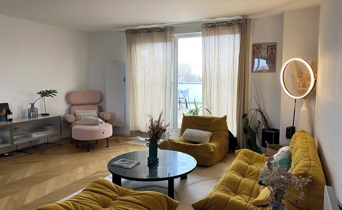 Photo of Livingroom in Yves Farge - Le Fleuve