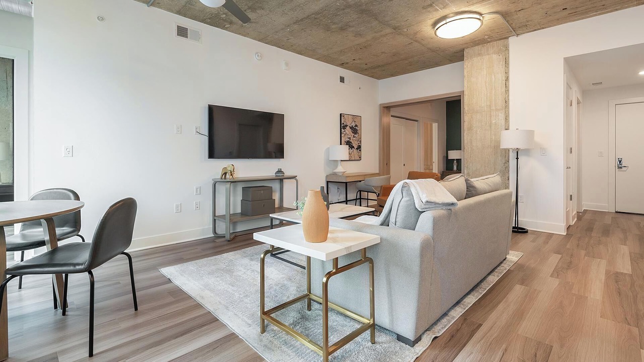 Photo of Livingroom in Baileys Crossroads