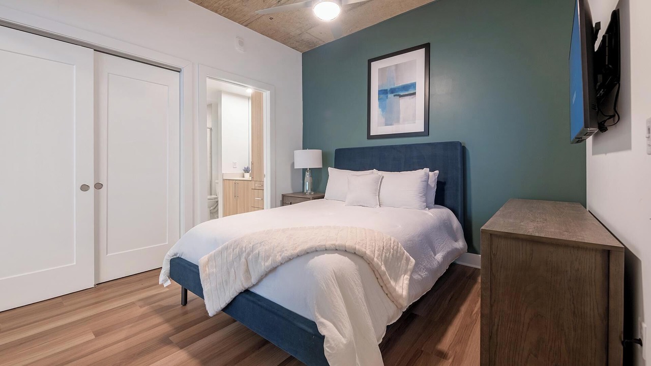 Photo of Bedroom in Baileys Crossroads
