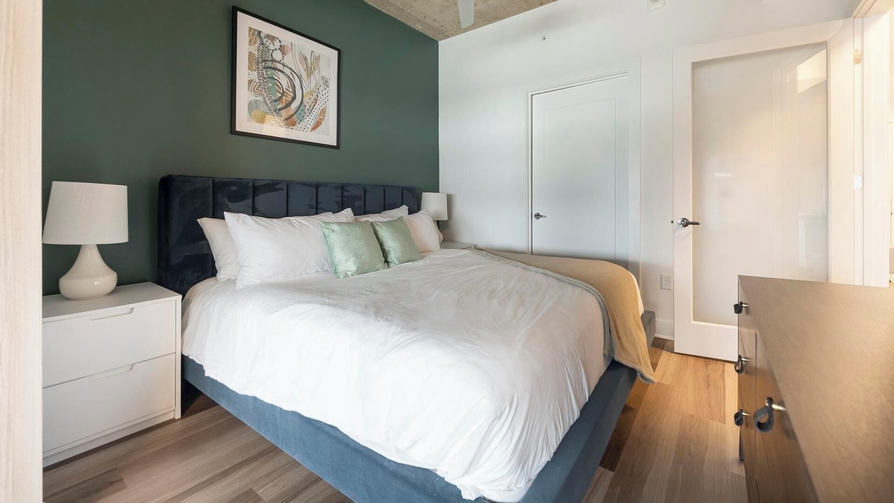Photo of Bedroom in Baileys Crossroads