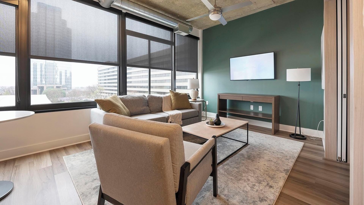 Photo of Livingroom in Baileys Crossroads
