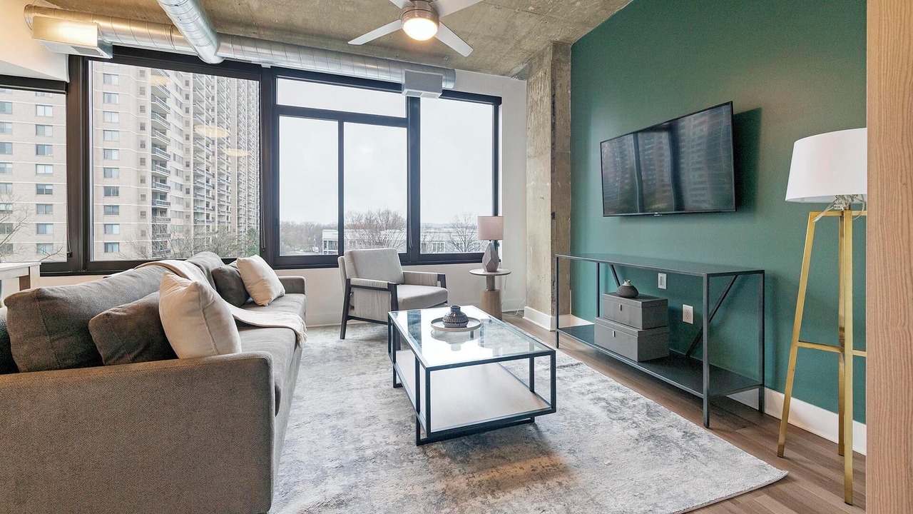 Photo of Livingroom in Baileys Crossroads
