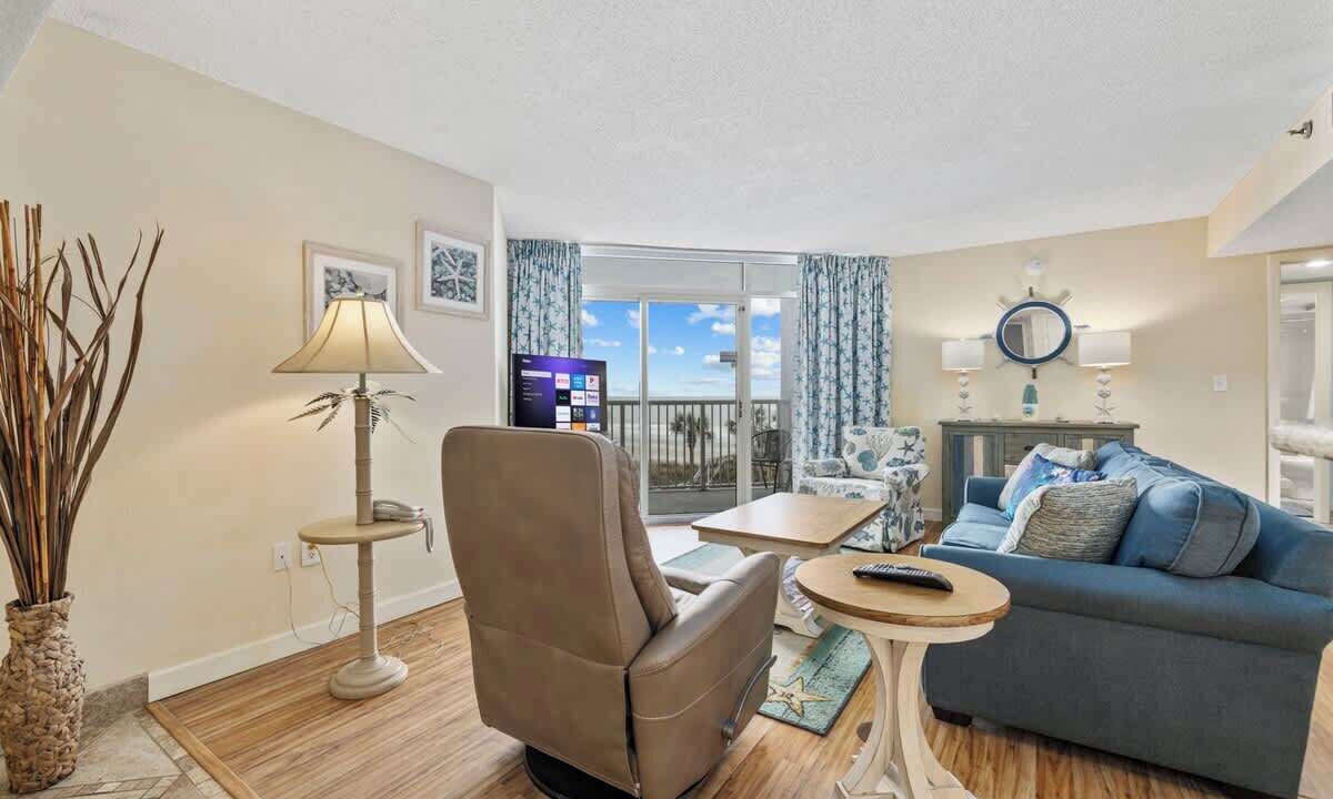 Photo of Livingroom in Arcadian Shores