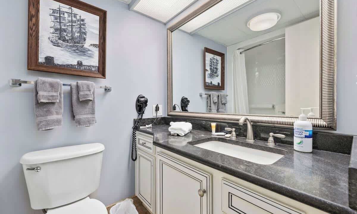 Photo of Bathroom in Arcadian Shores