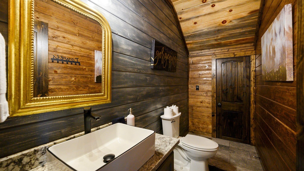 Photo of Bathroom in Broken Bow