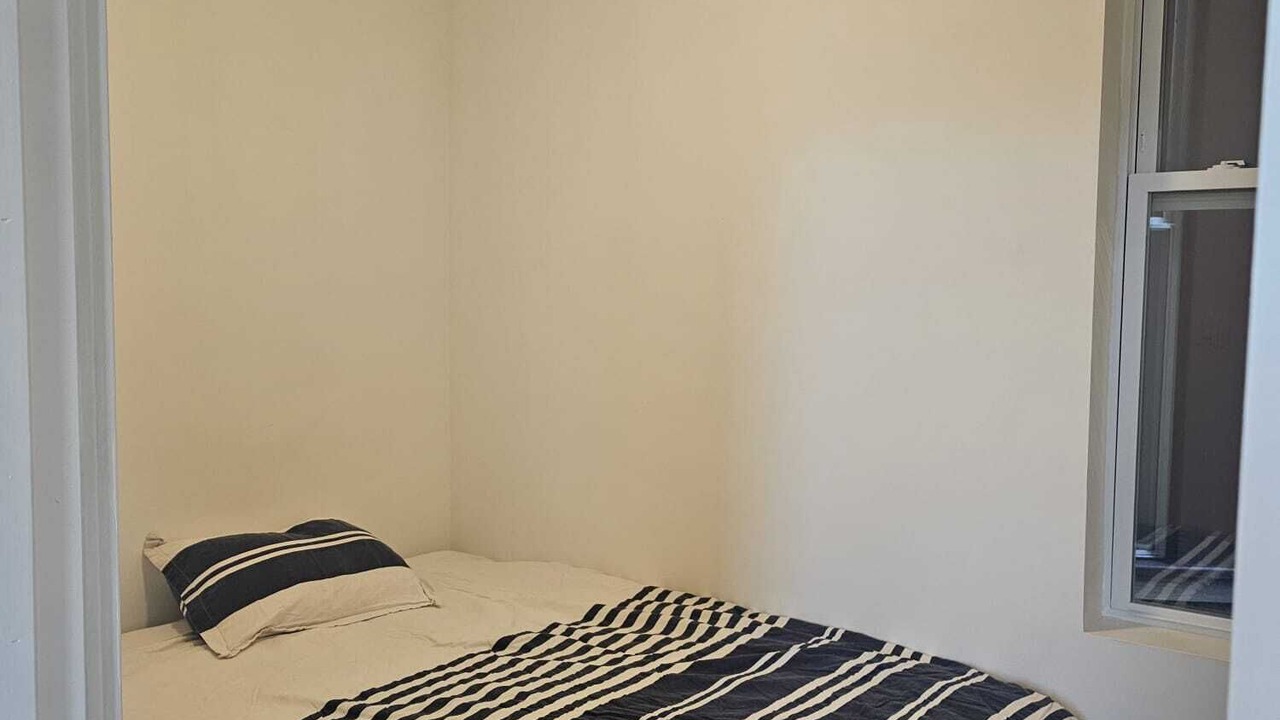 Photo of Bedroom in East Garfield Park