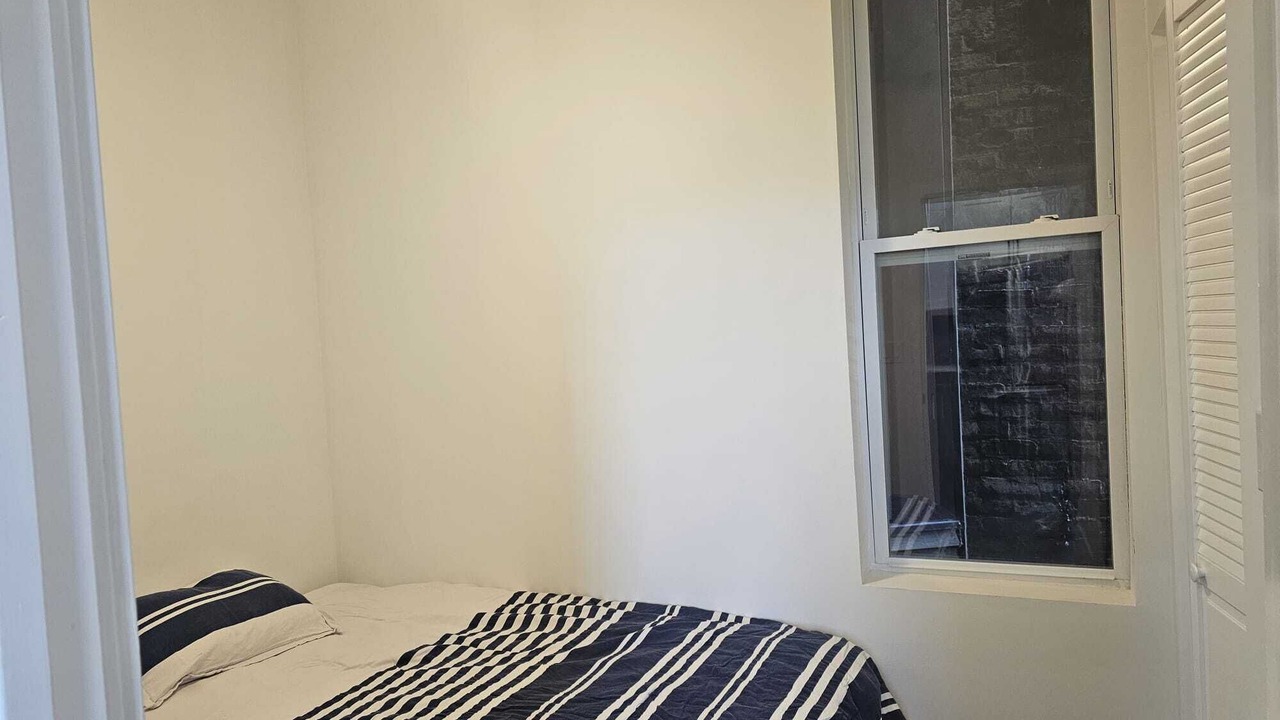 Photo of Bedroom in East Garfield Park