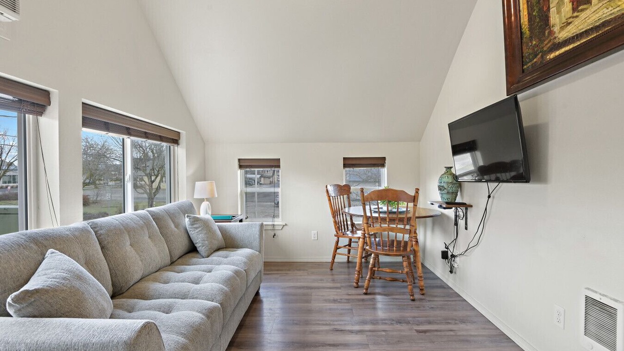 Photo of Livingroom in West Central