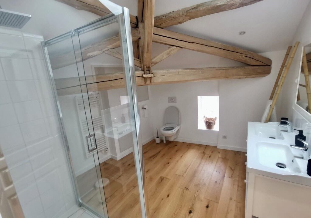 Photo of Bathroom in Sauveterre-Saint-Denis