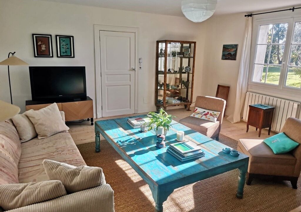 Photo of Livingroom in Sauveterre-Saint-Denis