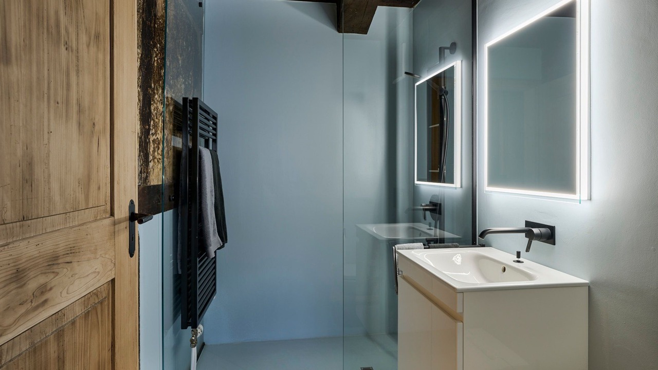 Photo of Bathroom in Naefels