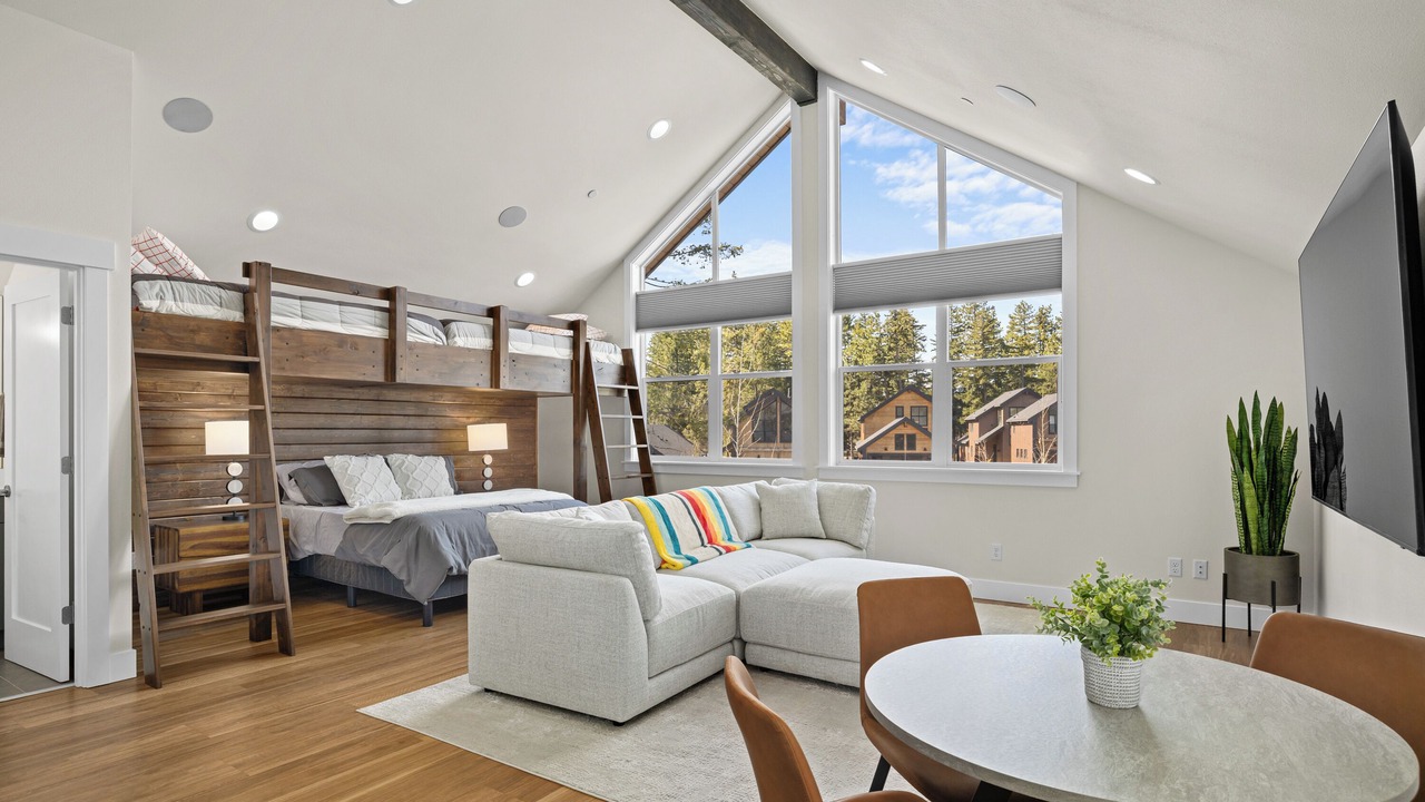 Photo of Others in Roslyn