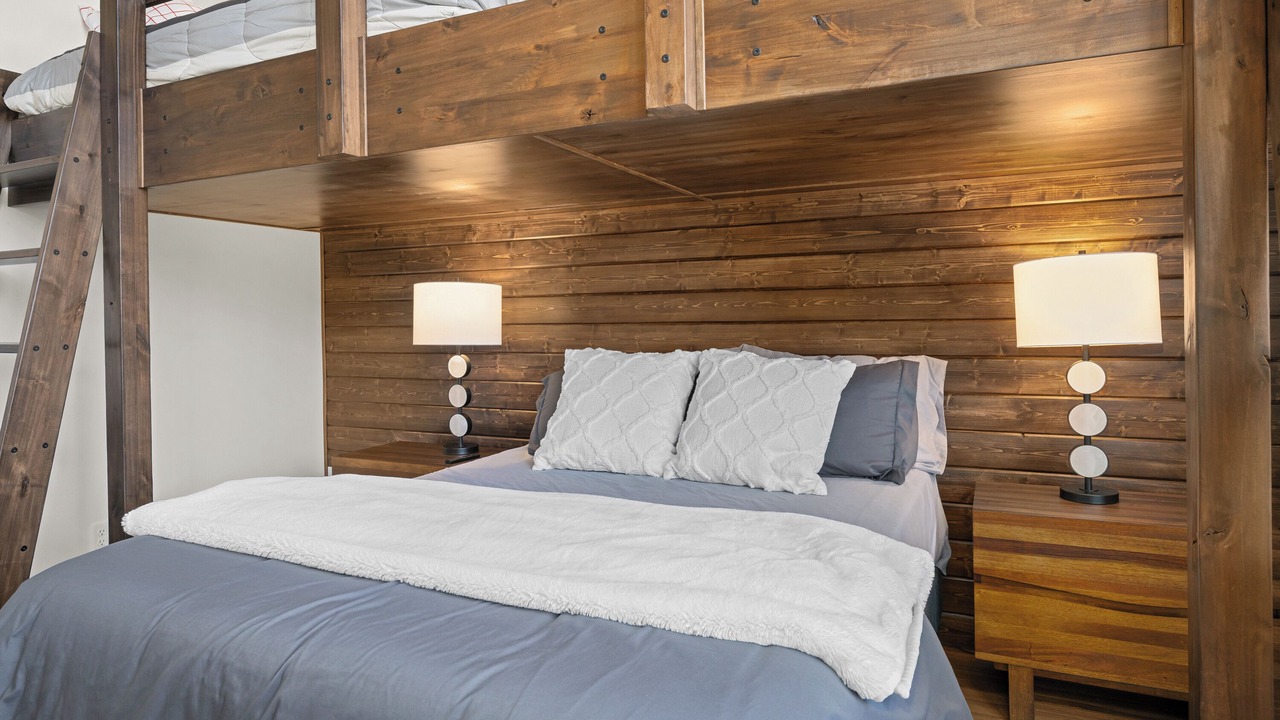 Photo of Bedroom in Roslyn