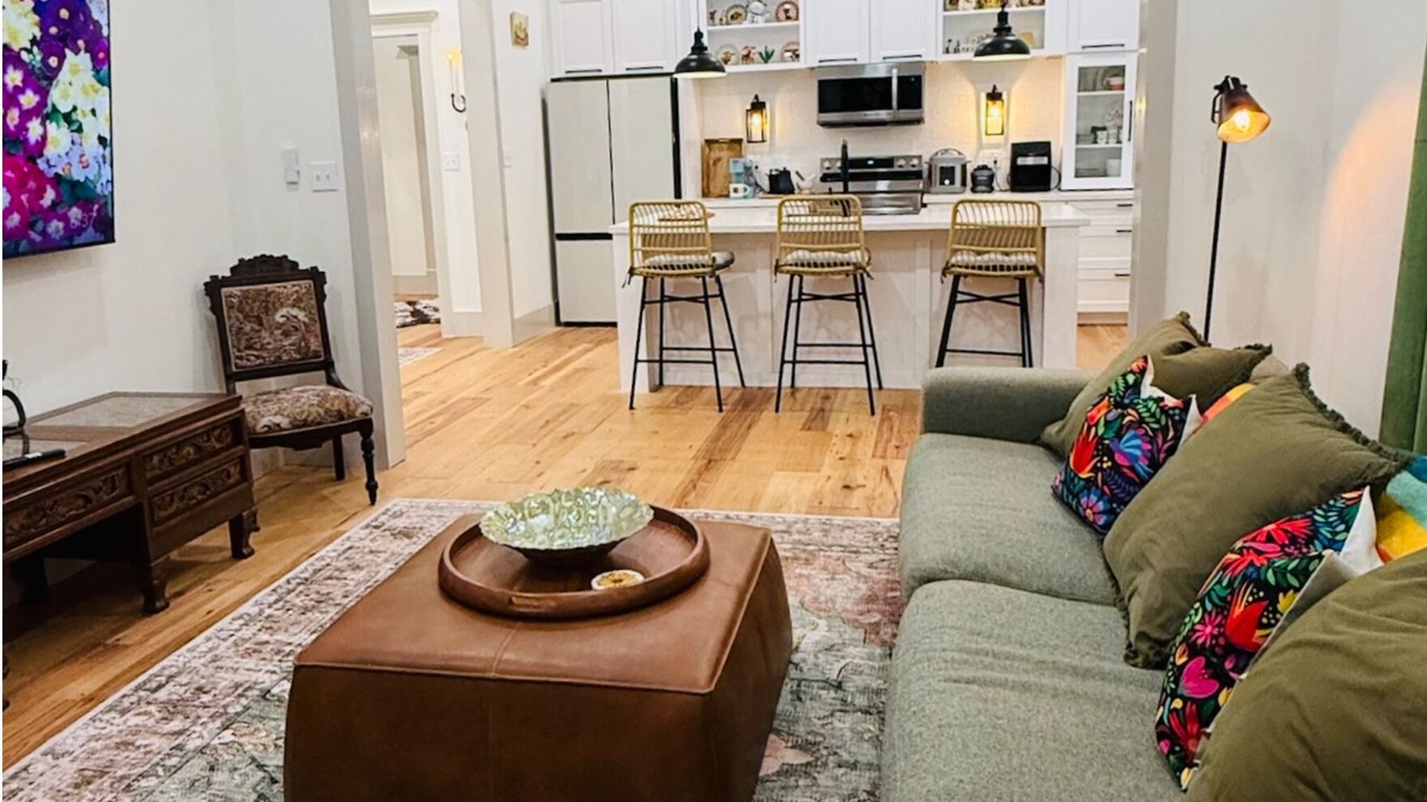 Photo of Livingroom in Bay City