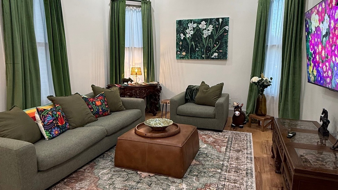 Photo of Livingroom in Bay City