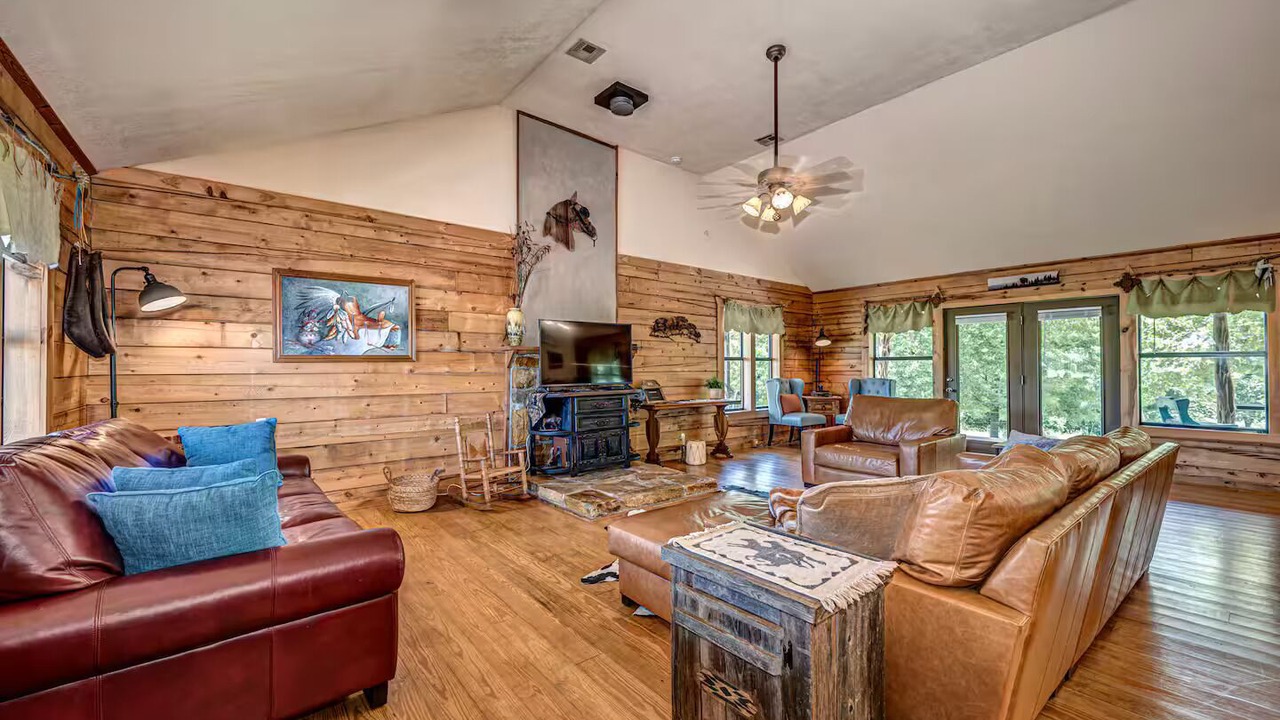 Photo of Livingroom in Davis