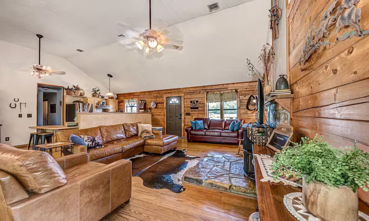 Photo of Livingroom in Davis