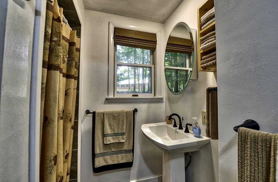 Photo of Bathroom in Levering