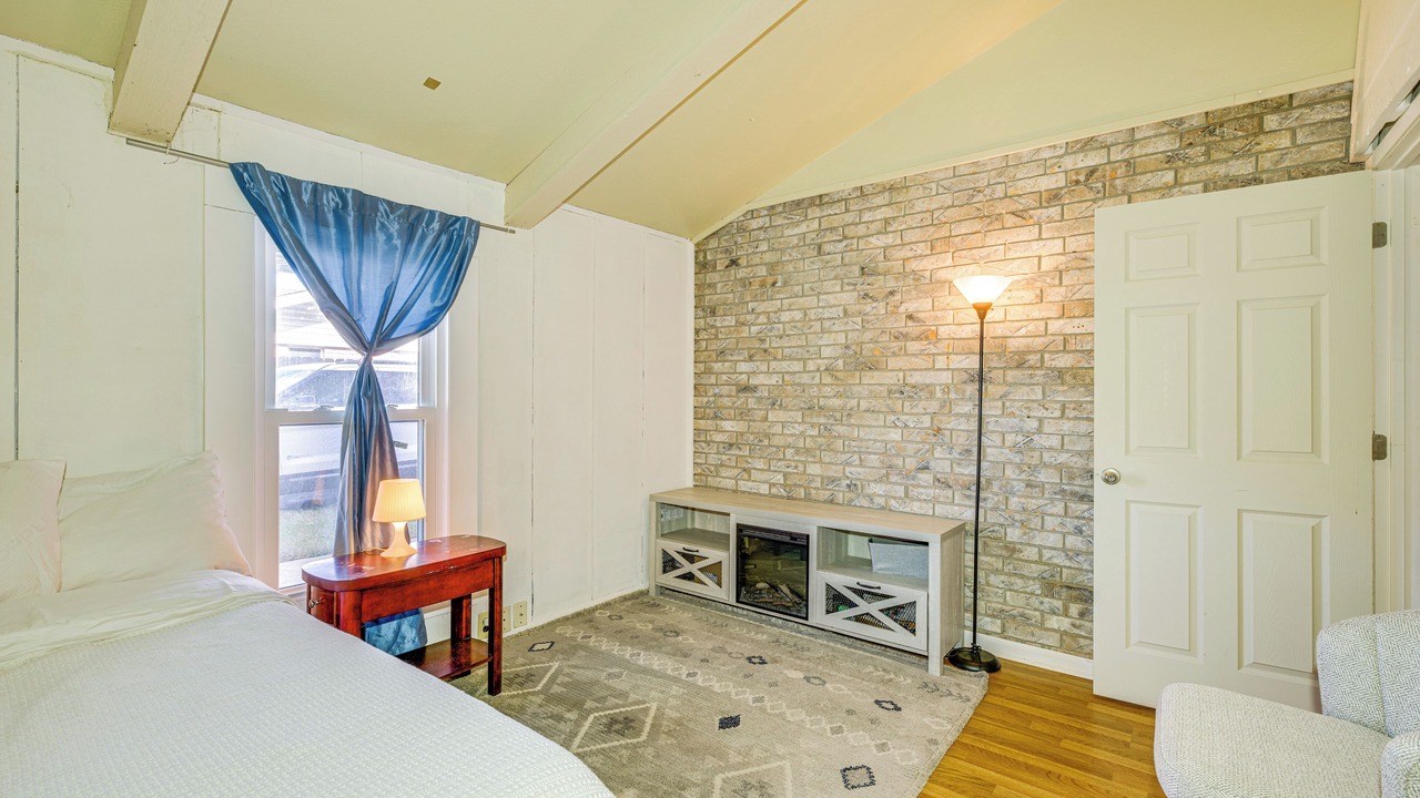Photo of Bedroom in South Side