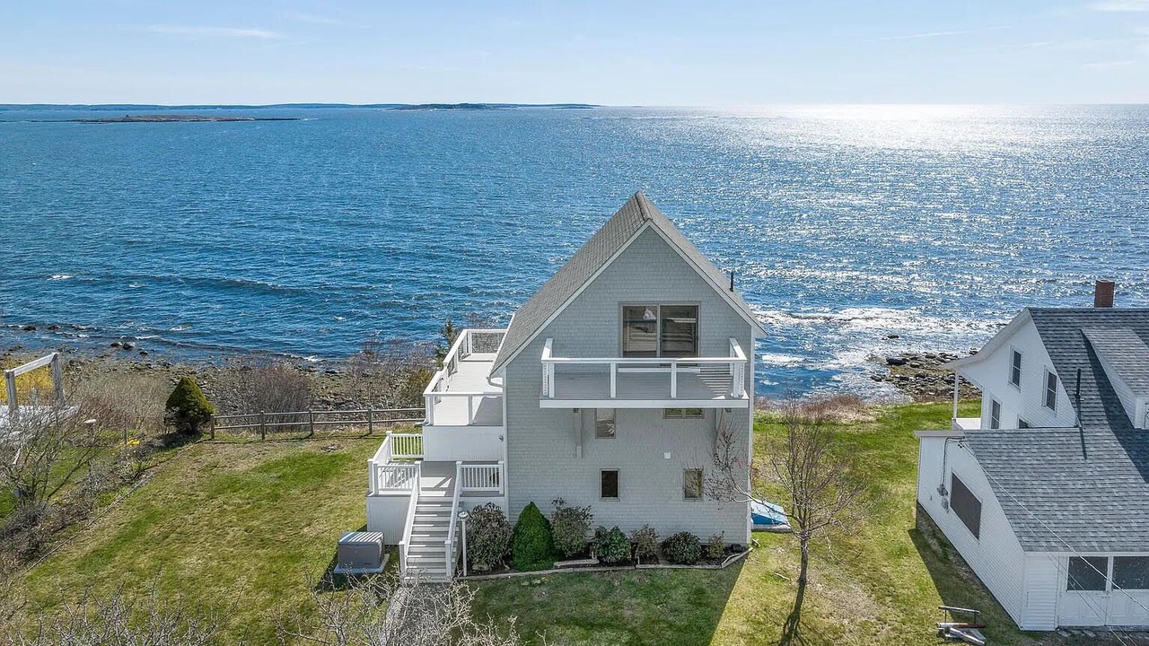 Photo of Patio Balcony in Bailey Island