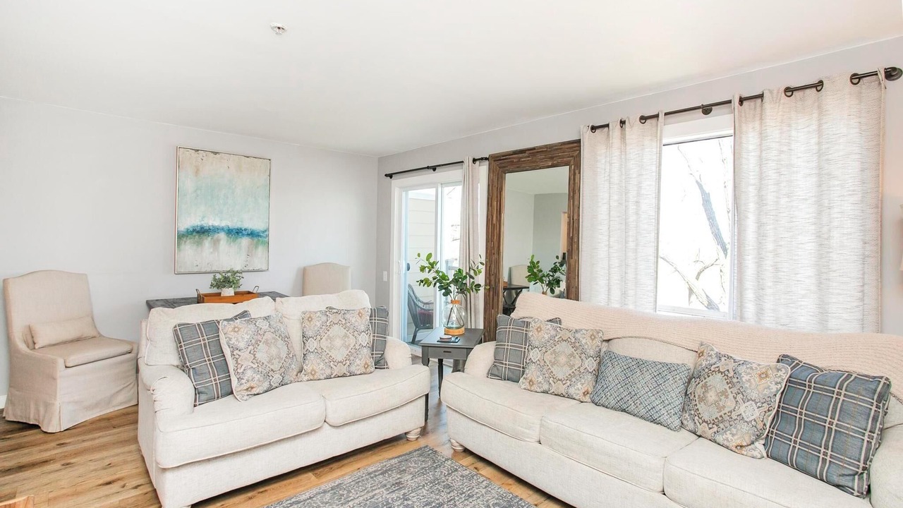 Photo of Livingroom in North Capitol
