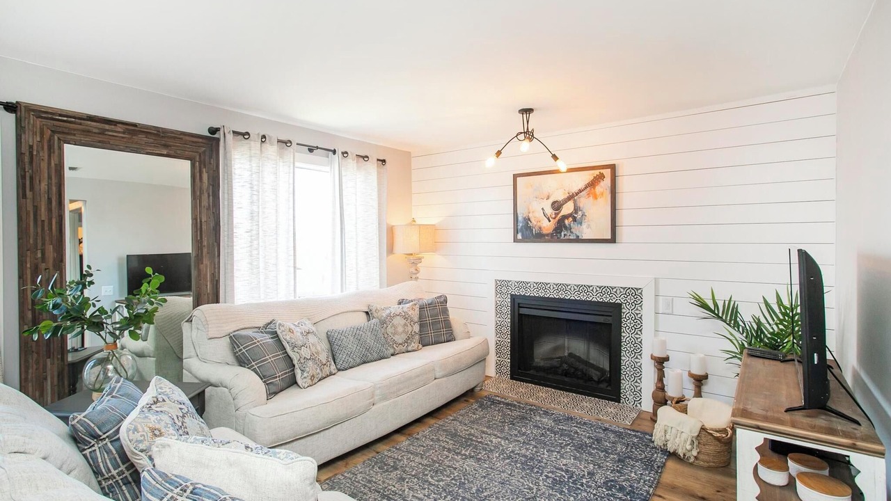 Photo of Livingroom in North Capitol