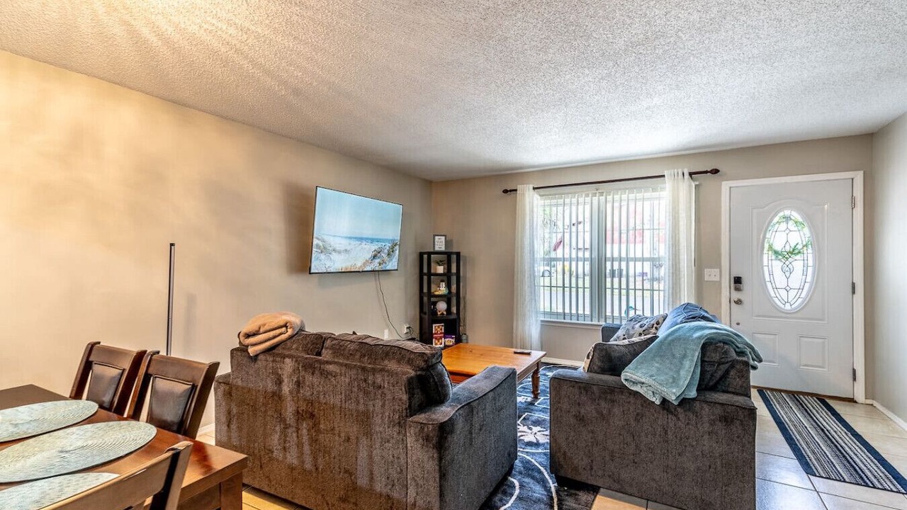 Photo of Livingroom in Orange Park