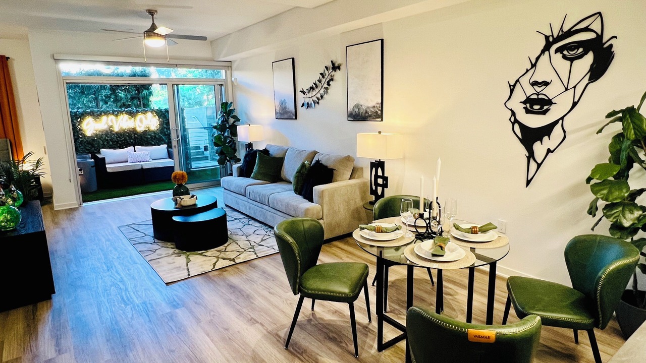 Photo of Livingroom in Mid City