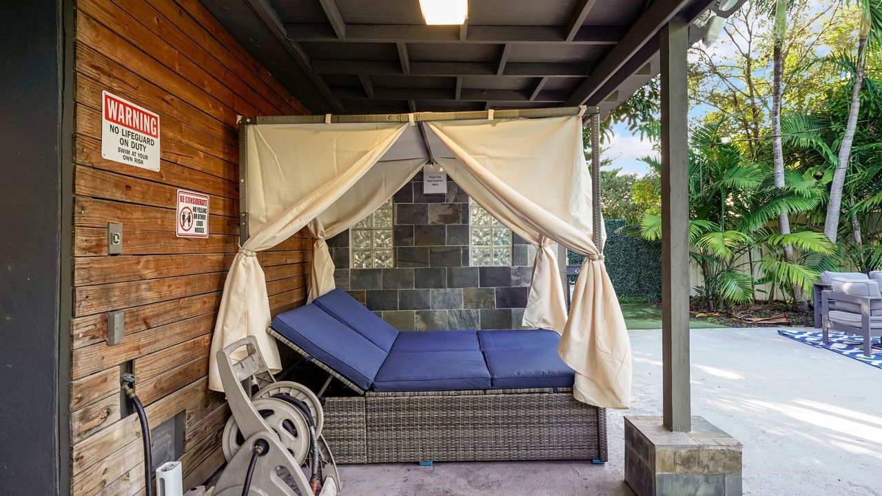 Photo of Others in Hollywood