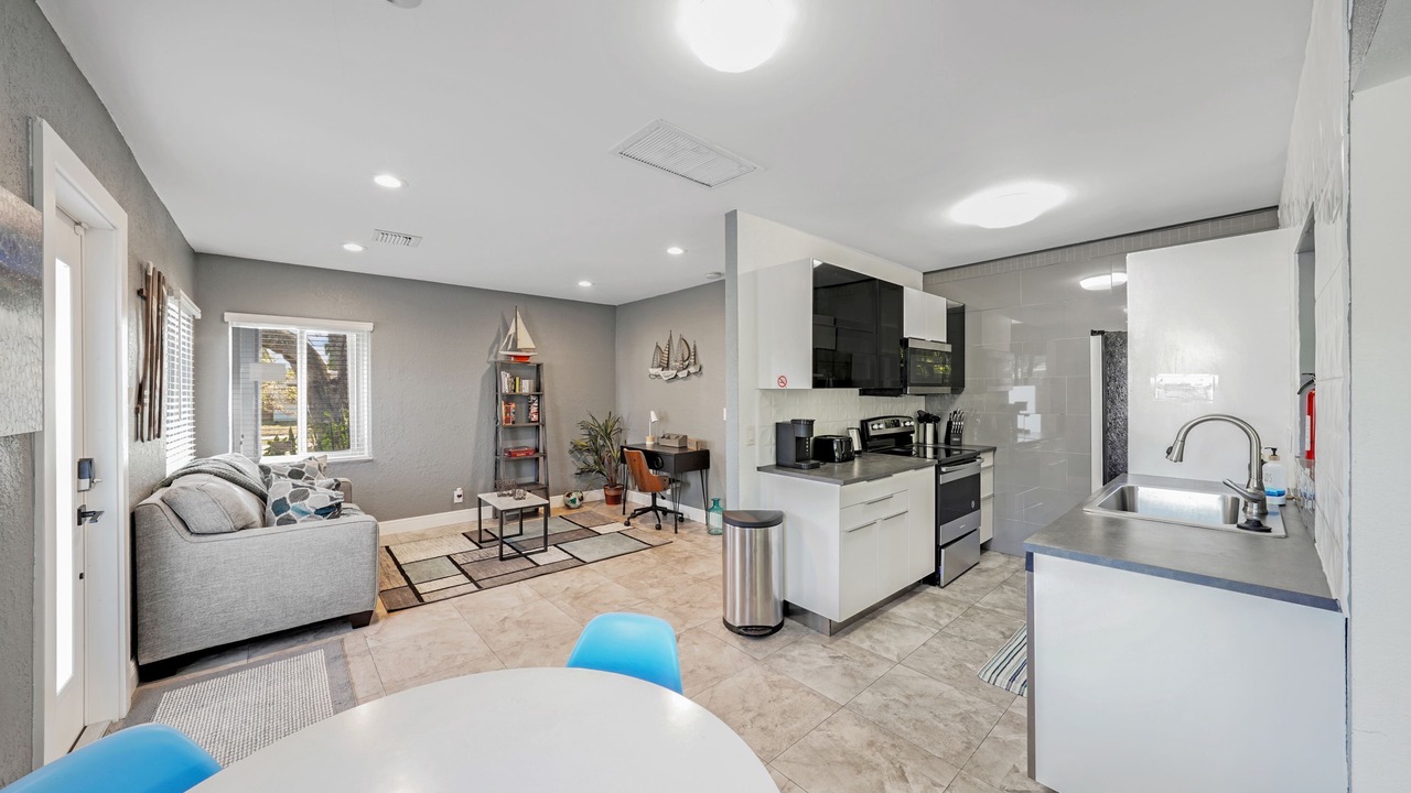 Photo of Others in Hollywood