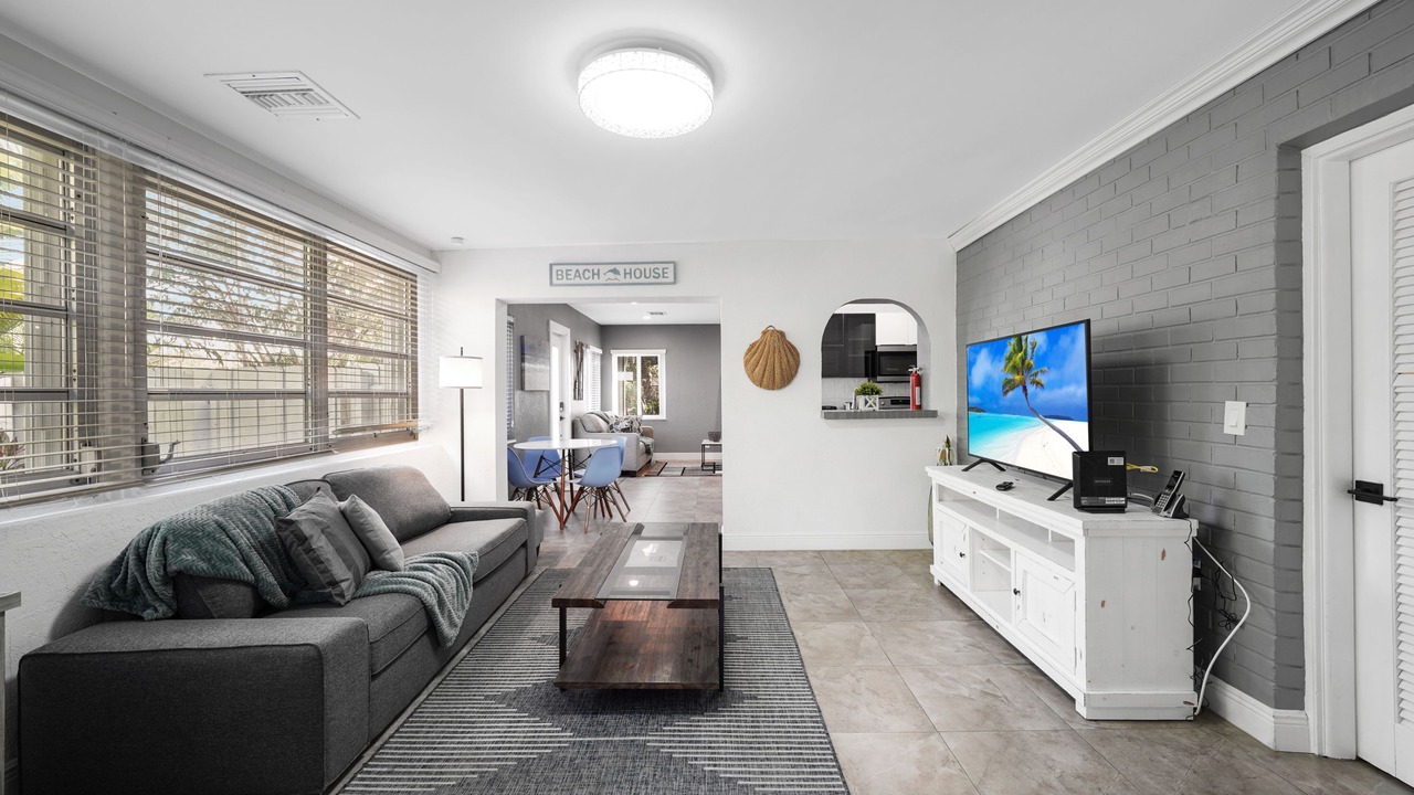 Photo of Others in Hollywood