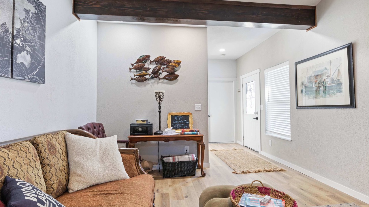 Photo of Livingroom in Linn Creek
