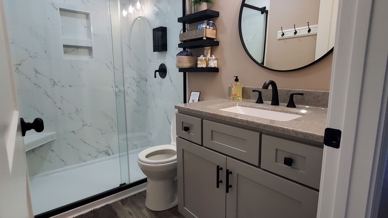 Photo of Bathroom in Glaze