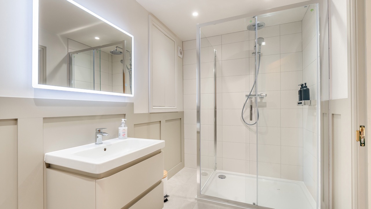 Photo of Bathroom in Ewhurst Green