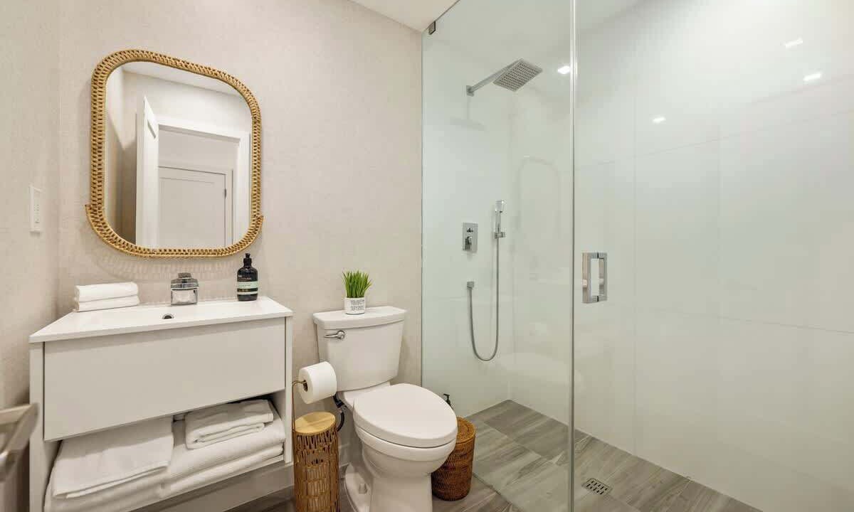 Photo of Bathroom in West Avenue