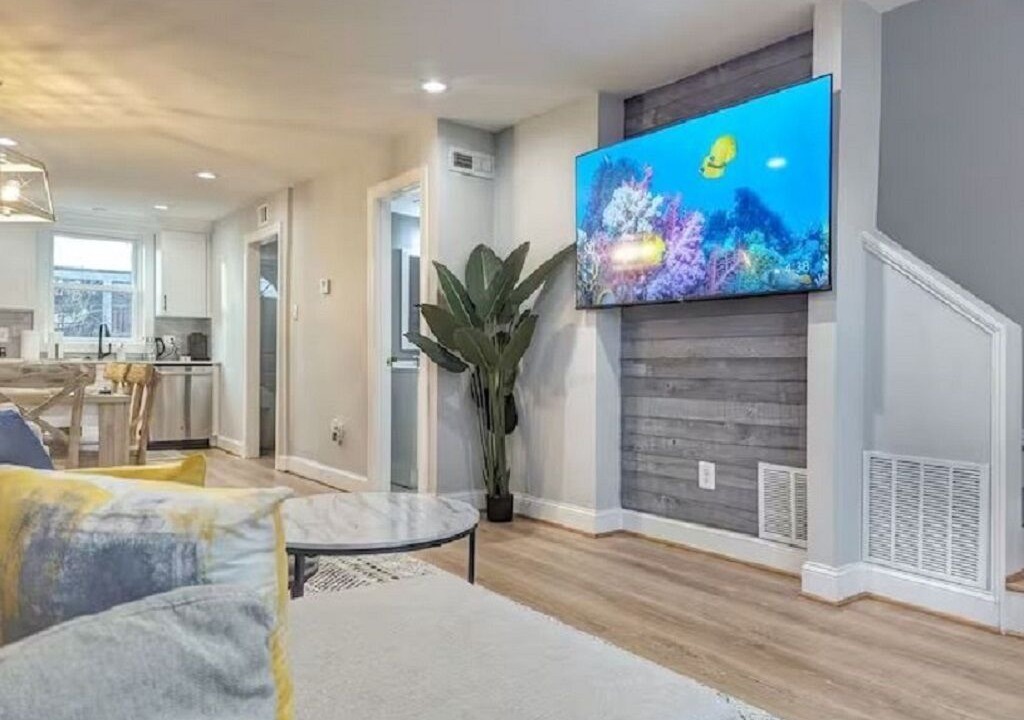 Photo of Livingroom in Potomac West