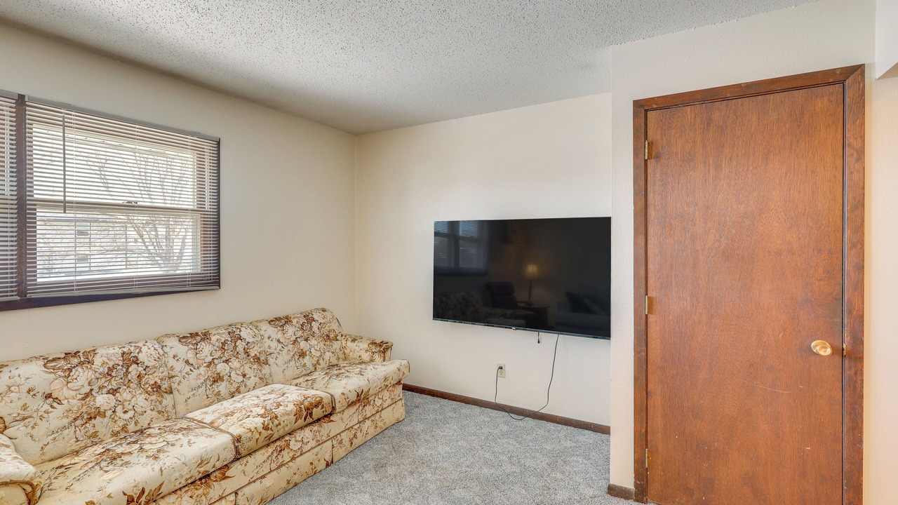 Photo of Livingroom in Pierre