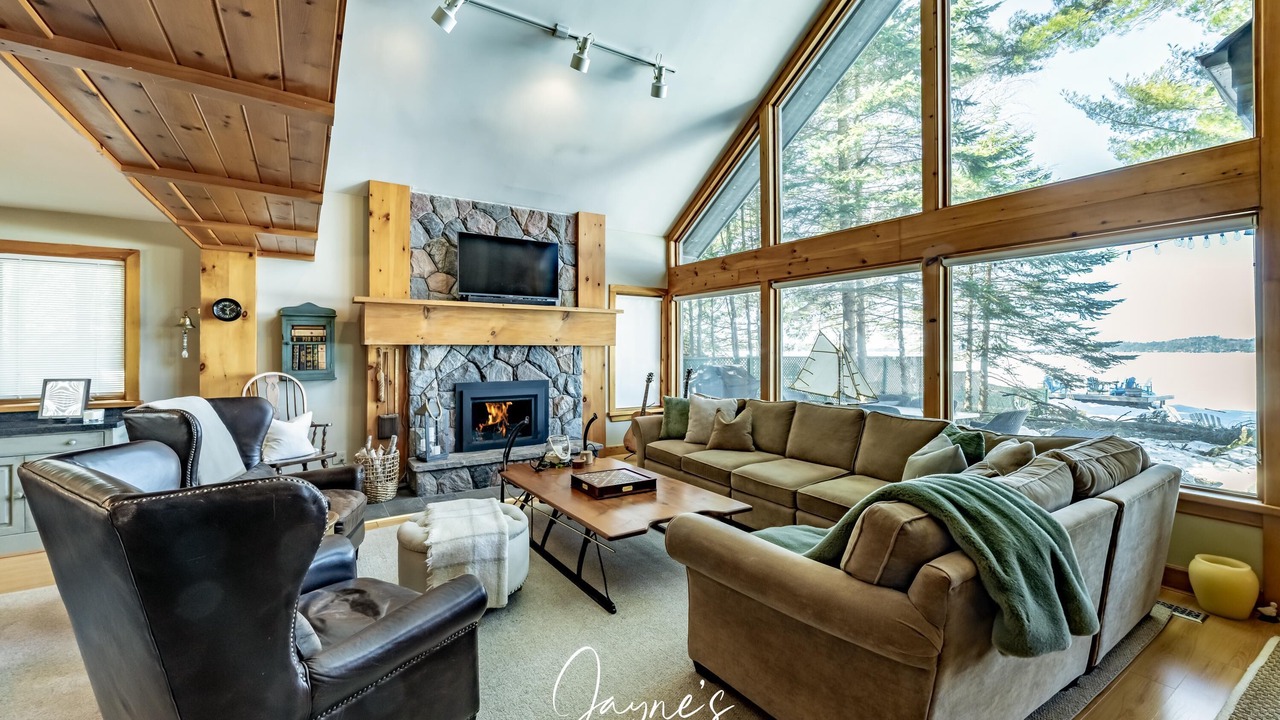 Photo of Livingroom in Bracebridge