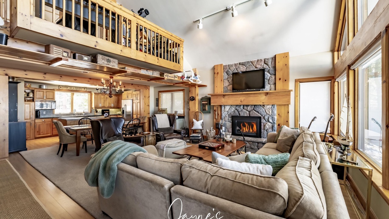 Photo of Livingroom in Bracebridge