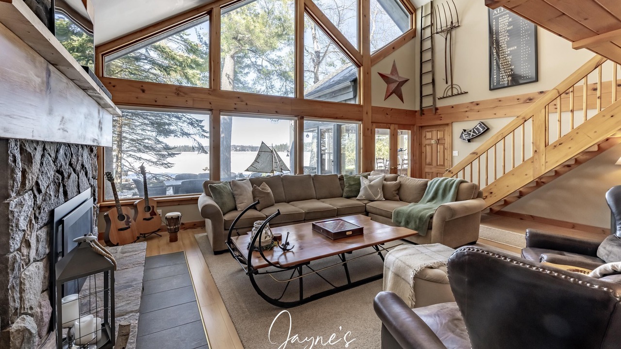 Photo of Livingroom in Bracebridge