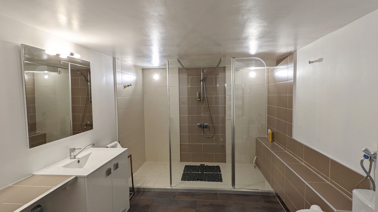 Photo of Bathroom in Carlus