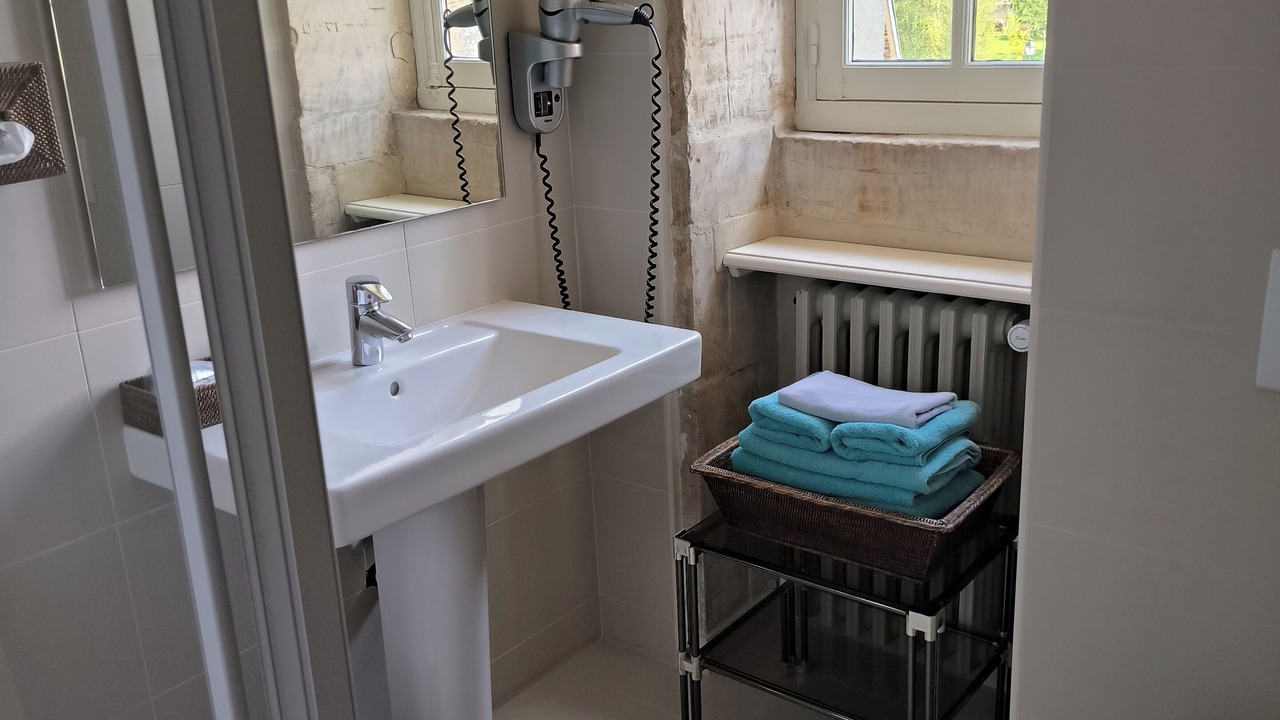 Photo of Bathroom in Crepon