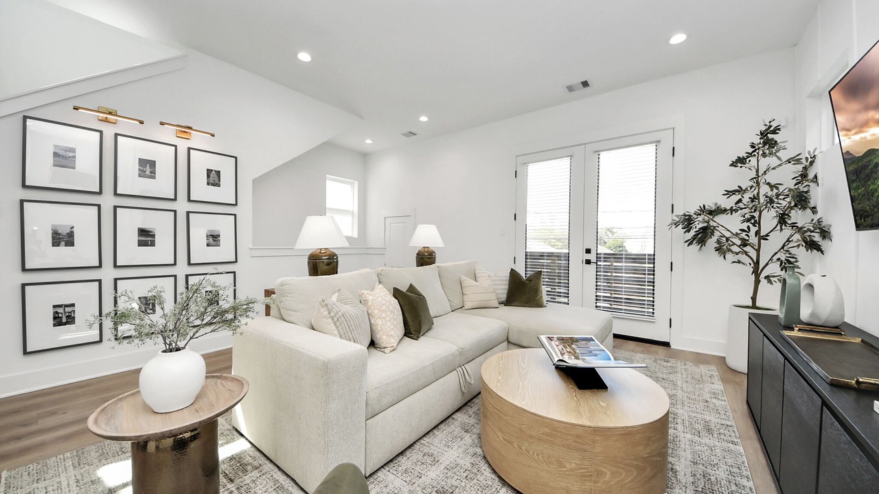Photo of Livingroom in South Central Houston