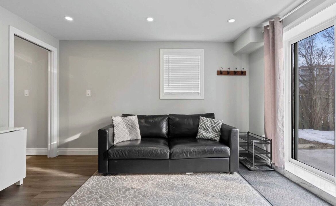 Photo of Livingroom in Oshawa