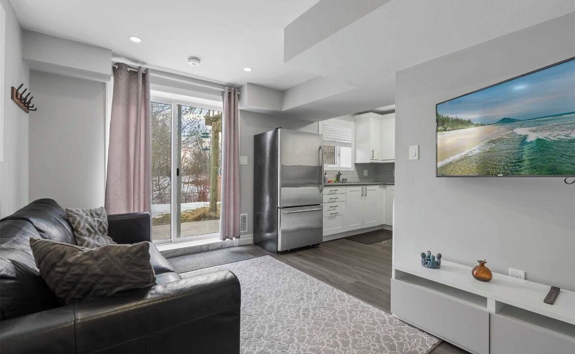 Photo of Livingroom in Oshawa